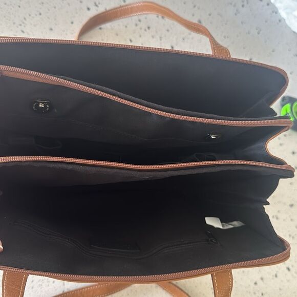 Tignanello Vintage Tan Genuine Leather Women’s Shoulder Handbag Zip Compartments - Picture 14 of 16